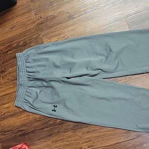 Under Armor men pants medium
